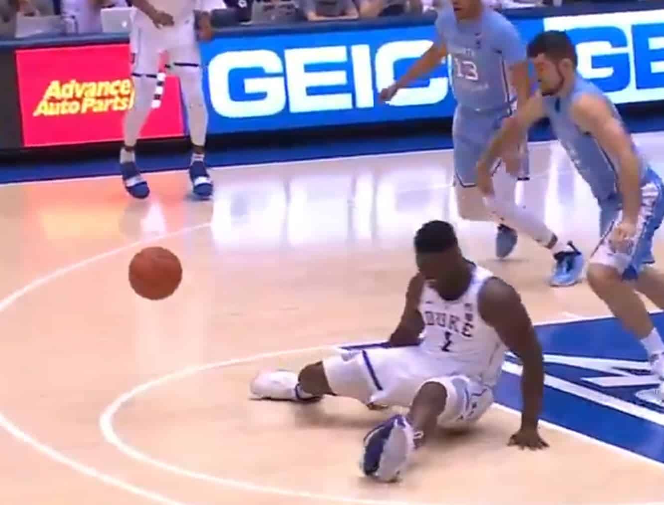 Zion Williamson explose sa chaussure et se blesse au genou