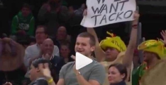 La foule de Boston en délire pour Tacko Fall