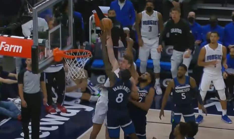 Franz Wagner, l’autre rookie du Magic, postérise deux joueurs à la fois !
