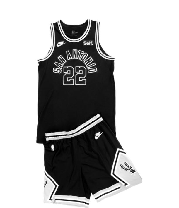 Les Spurs sortent un nouveau maillot rétro MAGNIFIQUE